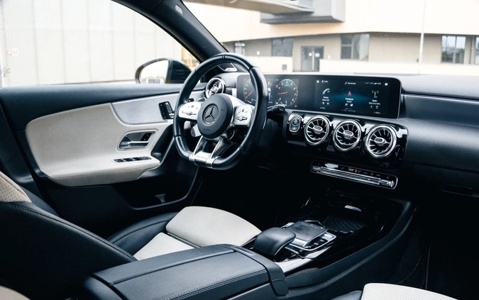 Mercedes-Benz Klasa A cena 179000 przebieg: 57192, rok produkcji 2019 z Poznań małe 742